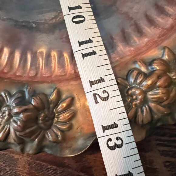 Two Antique Embossed Solid Copper Plates Retro Daisy Pattern - Picture 8 of 10